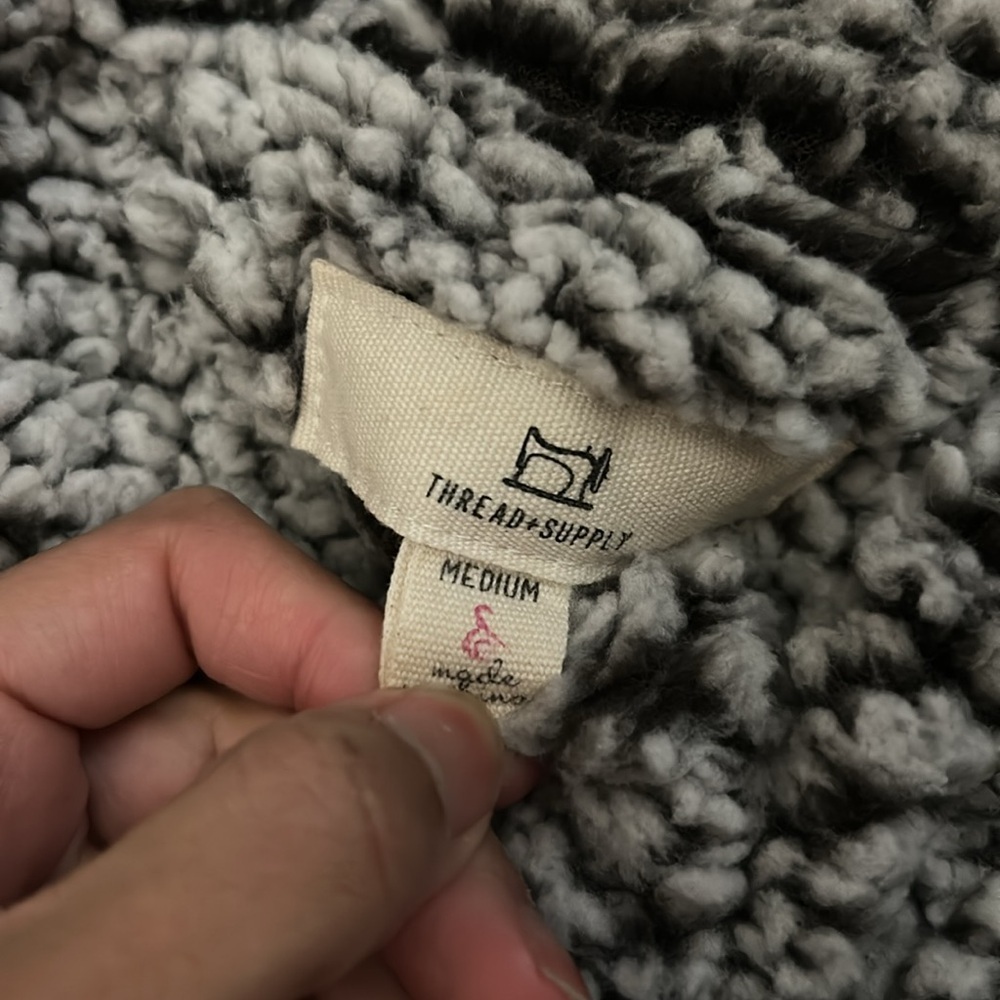 Thread and Supply Gray Plaid Long Sleeve Sweater size M - Picture 4 of 5